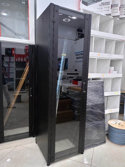 Armoire Réseau 42U 19" LANDE 600*600 mm Armoire au sol haute capacité pour infrastructures IT