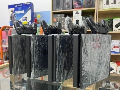 PS4 SLIM 500 GB BON ETAT