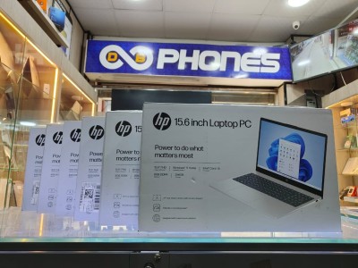 HP laptop 15 i5-1235U 256GB 8GB