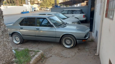 large-sedan-bmw-serie-5-1985-sport-hussein-dey-algiers-algeria
