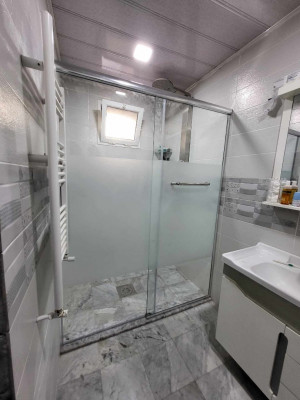 meubles-salle-de-bain-montage-reparation-vitrine-et-cabine-douches-alger-centre-algerie