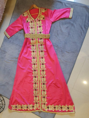 tenues-traditionnelles-caftans-rose-cheraga-alger-algerie