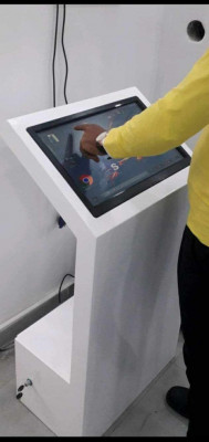 صناعة-و-تصنيع-borne-tactile-kiosk-digital-ecran-de-controle-بئر-الجير-وهران-الجزائر