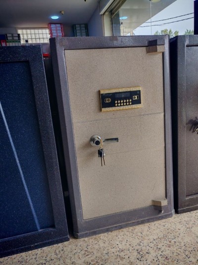 Coffre fort 1M serrure + digital (avec Paumelles)