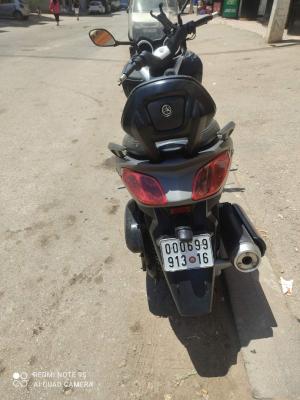 motos-scooters-yamaha-xmax-2013-bordj-el-bahri-alger-algerie
