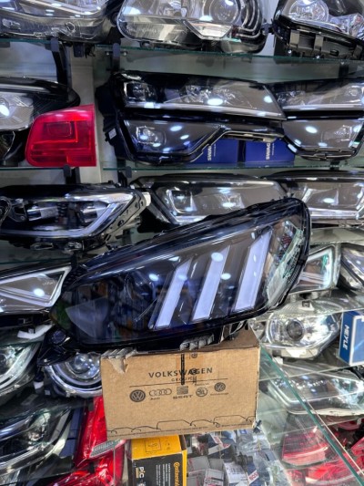 Phare 208 2008 côté gauche