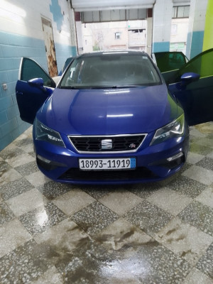 moyenne-berline-seat-leon-2019-fr-biskra-algerie