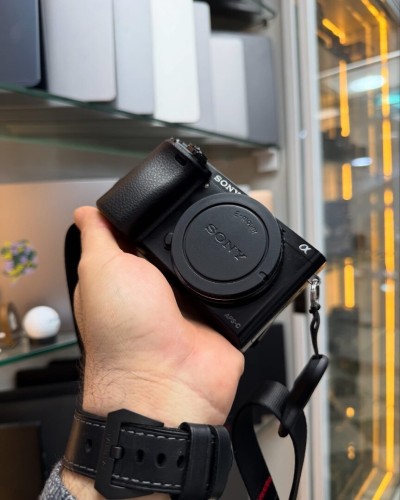 VENDU Sony a6000 Nu  Disponible Chez Morsi store dz
