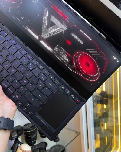 Vendu ASUS ROG Zephyrus DUO Ryzen9 40GB de RAM 1024+512GB de Stockage SSD, Nvidia RTX 3060 Laptop