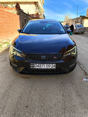 moyenne-berline-seat-leon-2019-fr-guelma-algerie