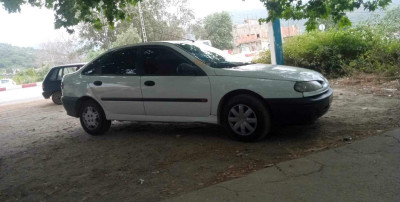 voitures-renault-laguna-1-1996-moulay-larbi-saida-algerie