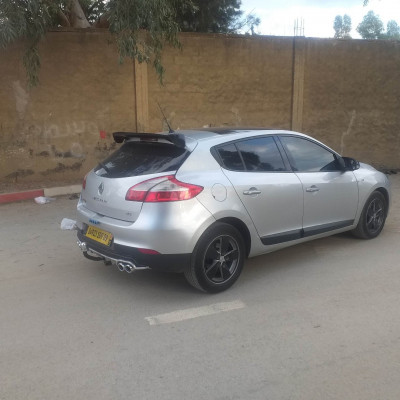 moyenne-berline-renault-megane-3-2009-soumaa-blida-algerie