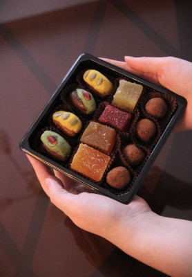Box Cadeau Fin D'année - Dattes Fourrées - Chocolats - Pates De Fruits (Harkouma)