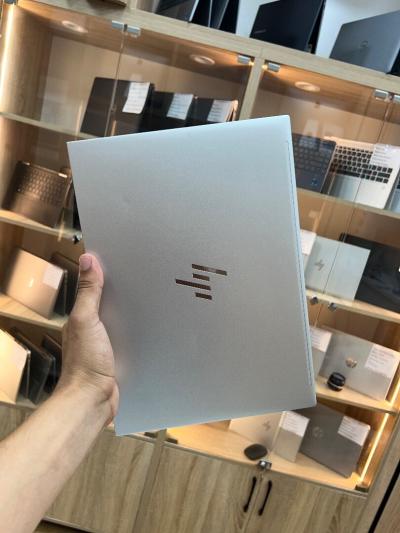 Hp elitebook 830 G10 i5-1335U 16gb 256ssd