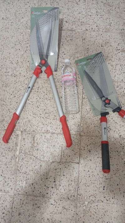 Taille haie et ciseaux المقاص