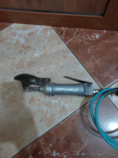 Sécateur pneumatique