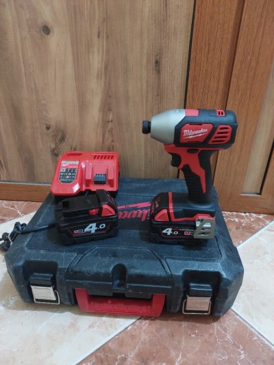 Visseuse à choc Milwaukee IMPACT DRIVER I18v 4Ah
