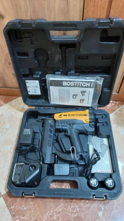 Bostitch GBT1850K-E (15-55 mm) Cloueur à gaz Cloueur à tige professionnel