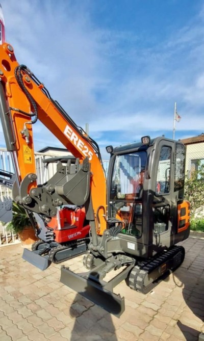 A Vendre : MINI PELLE POCLIN EXCAVATRICE SUR  CHENILLES ERE25H AVEC CABINE