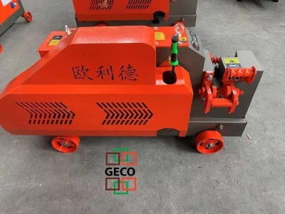 MACHINE CINTREUSE AUTOMATIQUE D'ETRIES FER A BETON