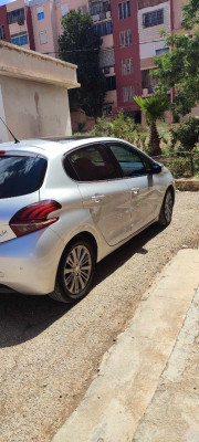 citadine-peugeot-208-2015-allure-facelift-mecheria-naama-algerie