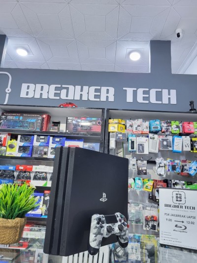 Sony Ps4 pro  Flaché  12.00 etat 8/10 