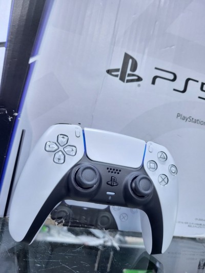 SONY PS5 SLIM Utilisé + Cd FC 24 (Neuf)