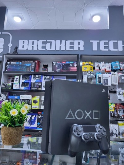 Ps4 Slim edition days of play Flaché  1000 go 1 Manette Original 