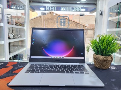 Samsung Galaxy book Snapdragon 7c  4/128
