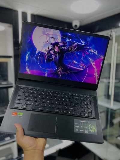 MSI ALPHA 17 C7V RYZEN 9 7940Hx 16GB DDR 5 512GB SSD RTX 4070 8GB 2K 240Hz