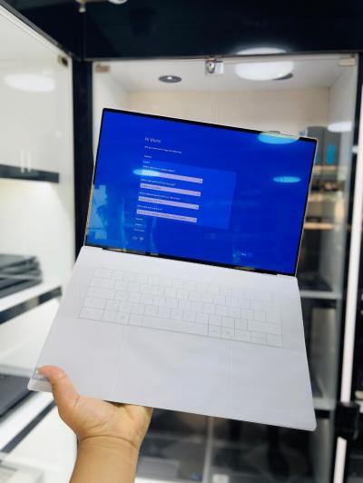 DELL XPS 9640 ULTRA 9 185H 32GB 1TB SSD RTX 4070 8GB VRAM OLED TACTILE NEUF JAMAIS UTILISE