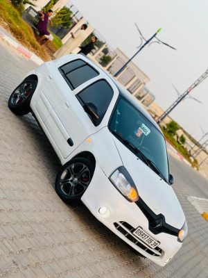 voitures-renault-clio-campus-2015-bye-el-oued-algerie