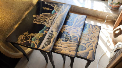 Série De Tables Gigognes chinoise avec de très jolis tableaux fait main