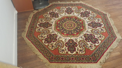 tapis-moquettes-jolie-vintage-octogonal-noue-a-la-main-dimension-166-cm-staoueli-alger-algerie