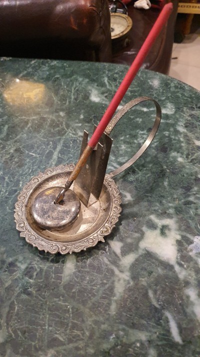 Encrier plumier en métal argenté