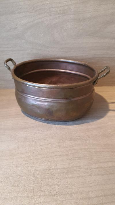 Ancien chaudron en cuivre fait main, jardinière, Poignés en bronze