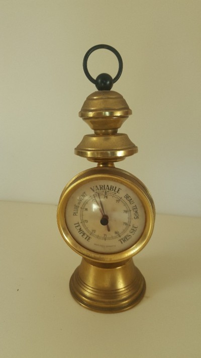Baromètre à posé en laiton en forme de cloche