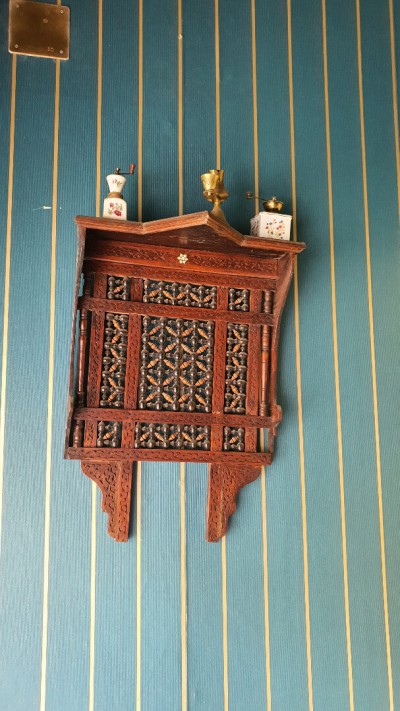 Étagère murale oreintale en bois arabesque, incrusté de nacre LIQUIDATION