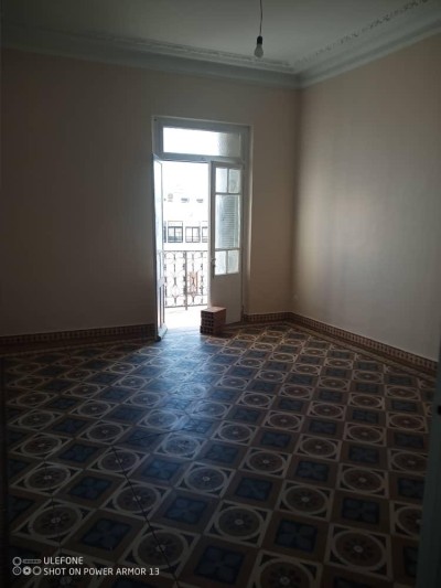 بيع شقة 4 غرف الجزائر الجزائر وسط