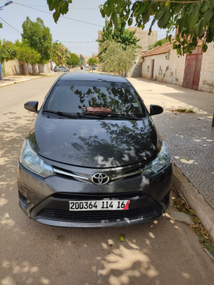 سيارة-صغيرة-toyota-yaris-2014-العبادية-عين-الدفلى-الجزائر