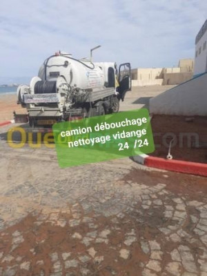 Camion débouchage canalisation nettoyage 