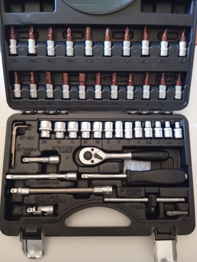 Caisse A Outils BEETRO 46 Pièces De Dépannage Avec Clique