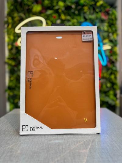 ÉTUI EN CUIR POUR MACBOOK AIR 13.6"