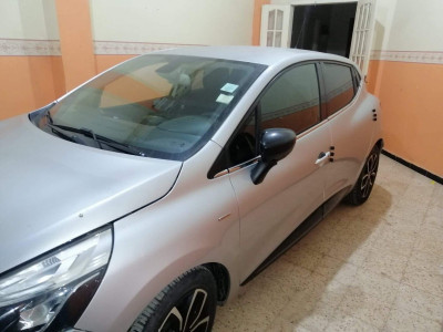 سيارة-صغيرة-renault-clio-4-2019-limited-2-دار-البيضاء-الجزائر