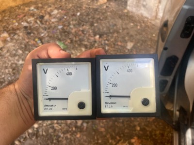 Voltmètre analogique REVALCO