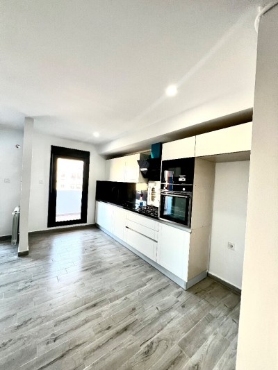 بيع شقة 3 غرف وهران وهران