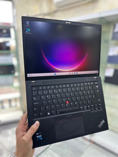 THINKPAD T14 S GEN4  CORE : i5 / 1335U  10  cœur 12MB CACHE  DISC : 512 GB  (SSD) RAM : 16 GB   