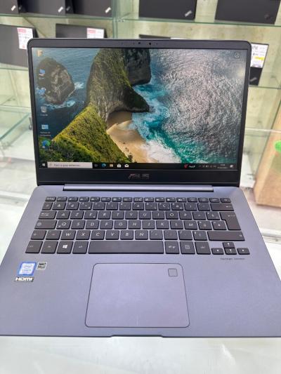ASUS UX 430 CORE : i5 / 8250U DISC : 256 GB  (SSD) RAM : 08 GB   