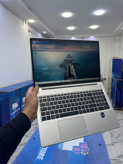 HP ELITEBOOK 650 G10 CORE : INTEL I5 _ 1345U DISC :  256 GB  (SSD)  RAM : 16 GB
