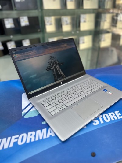 HP LAPTOP 17 CORE : INTEL i5 - 1155G7 DISC : 512 GB  (SSD)  RAM : 08 GB  